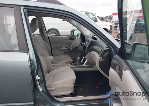 2011 Subaru Forester 2.5X z USA, uszkodzony, nr VIN JF2SHABC8BH738438